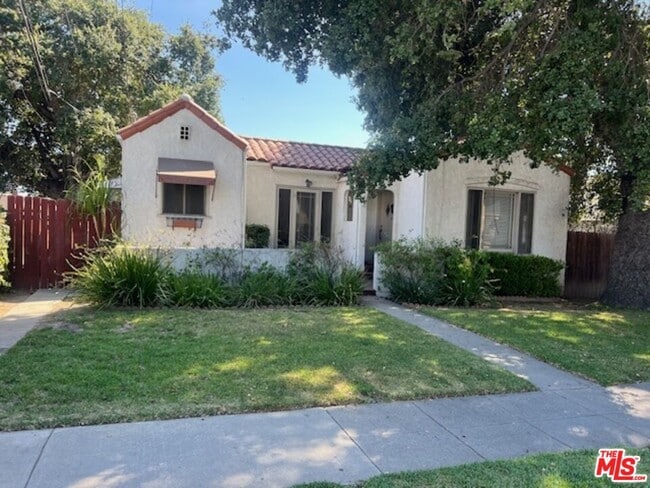 Primary Photo - 452 Alberta St