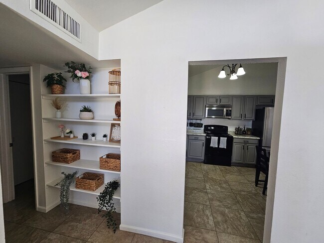 Building Photo - 2195 UNFURNISHED ~ $2395 PARTIALLY   FURNISHED  NO UTILITIES INCLUDED