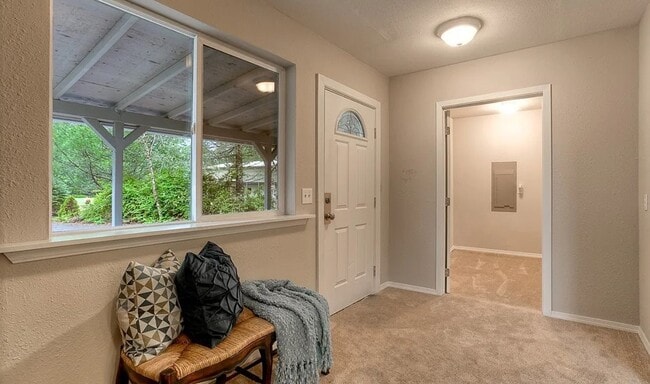Building Photo - 207 NE Nikki Ln
