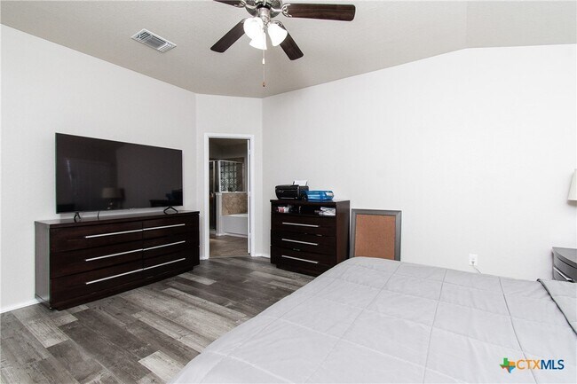 Building Photo - 705 Rowdy Dr