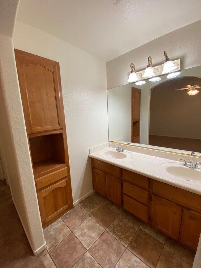 Building Photo - Coming soon, Beautiful Home located SE Visalia!