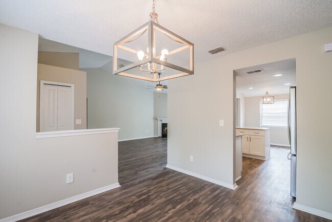 Building Photo - 426 Wheatfield Ct