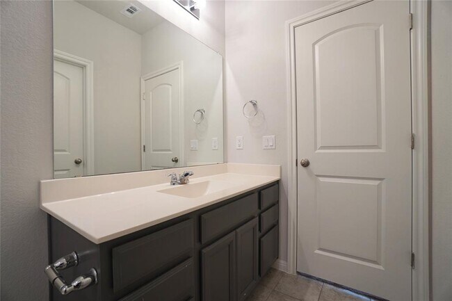 Building Photo - 2513 Danbury Ln