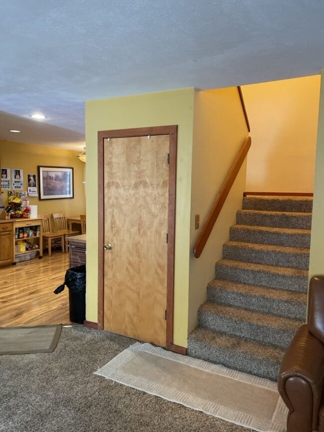 Building Photo - Woodworks Townhomes--Large 2 Bedroom/2Bath Unit on the Bus Route