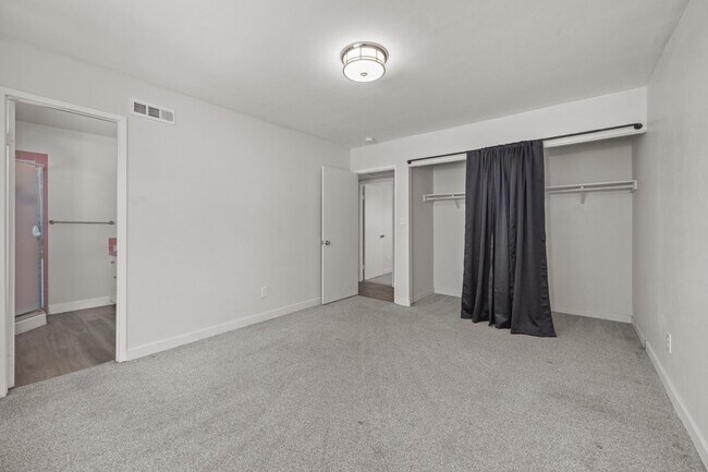 Building Photo - 5318-5320 Brockbank Place