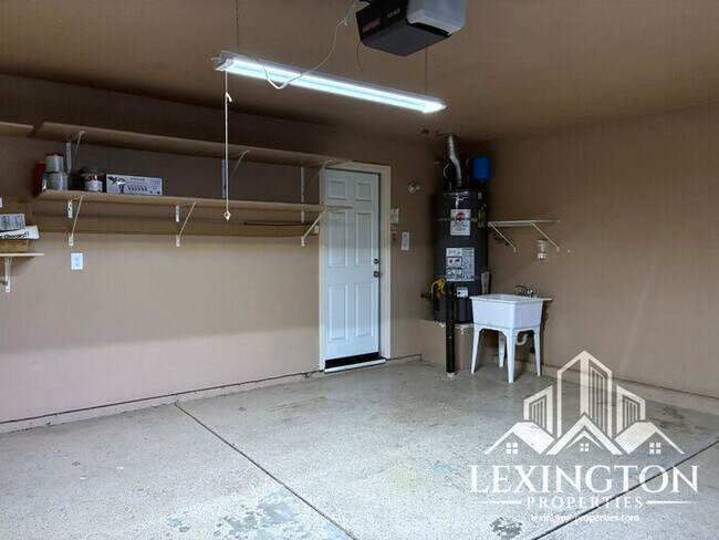 Building Photo - Updated 3 Bedroom, 2 Bathroom, Single-Story Home in Antelope!