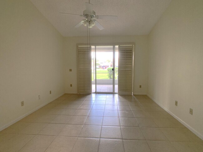 Building Photo - 10459 Lake Vista Cir
