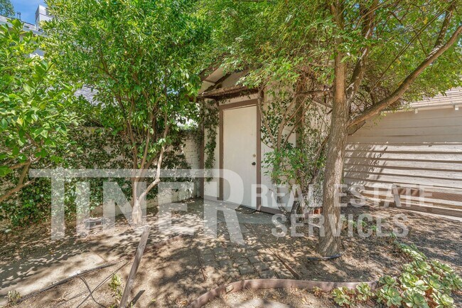 Building Photo - 532 40th St