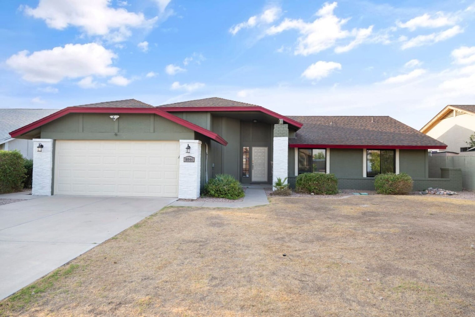 Building Photo - 10944 E Becker Ln