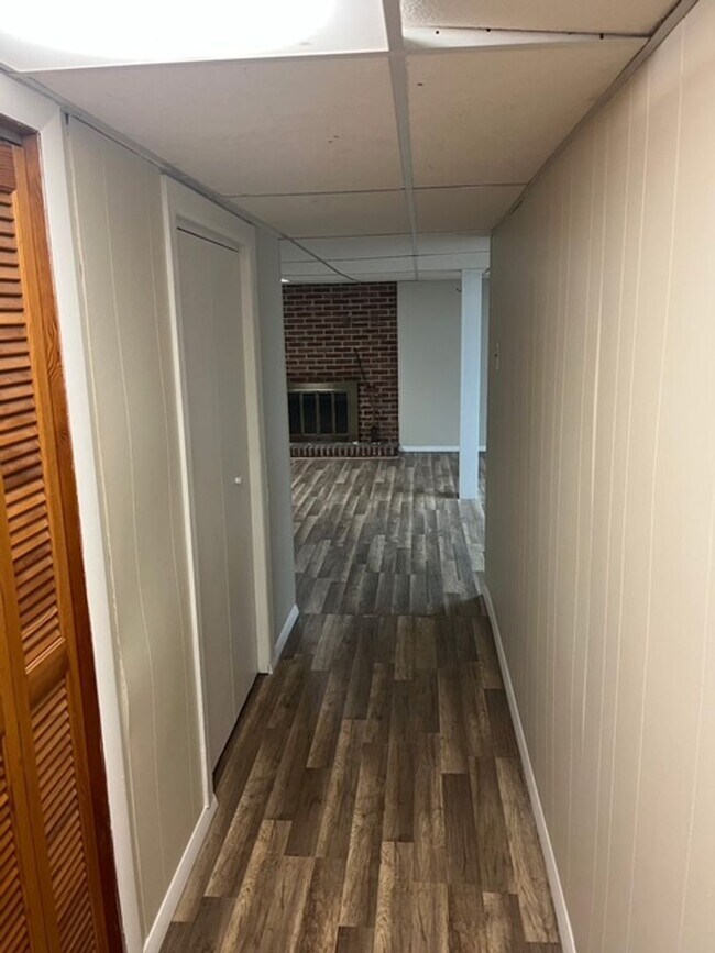 Building Photo - 3 or 4 Bedroom / 2 Bath Home   Kingsport TN