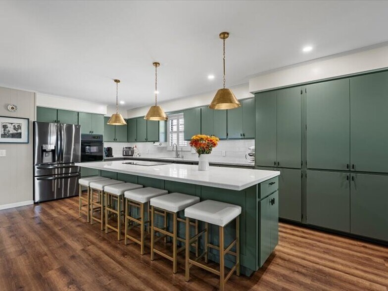 Fully equipped kitchen with Induction stove top - 1868 Tickton Hall Rd