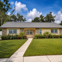 Building Photo - Updated 2/2/1 Home in Northeast St. Petersburg!