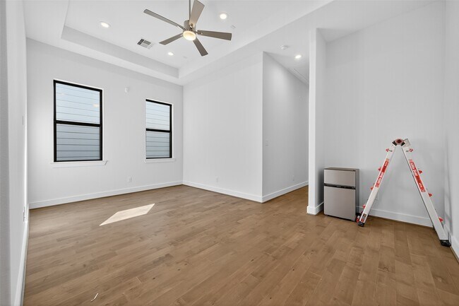 Building Photo - 4402 Schuler St