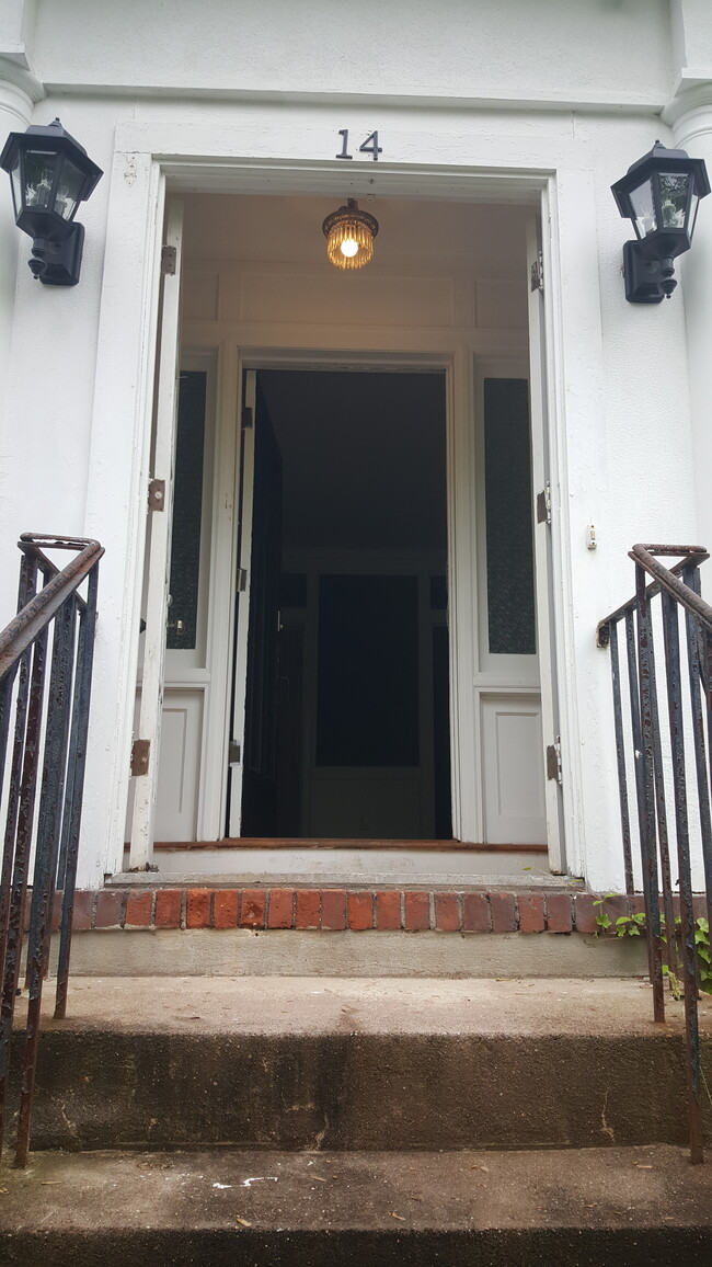 Front Entryway - 14 Miles Ave