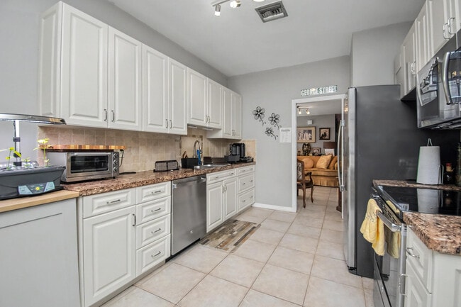 Building Photo - 7678 Solimar Cir