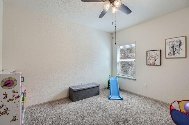 Building Photo - 124 Marienfeld Ln