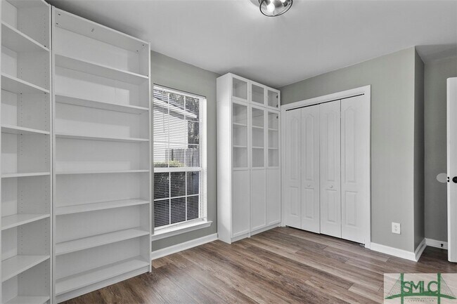 Building Photo - 110 St Ives Way