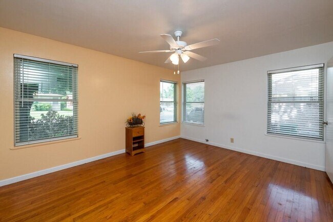 Building Photo - 7012 Greenlee St