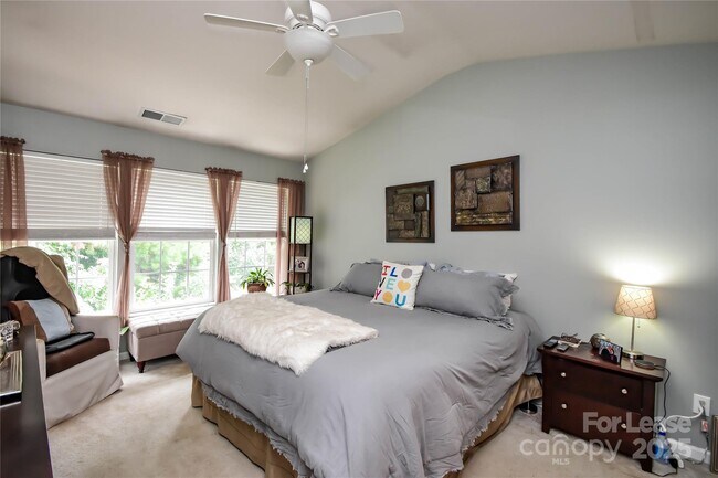 Building Photo - 2121 Kaybird Ln