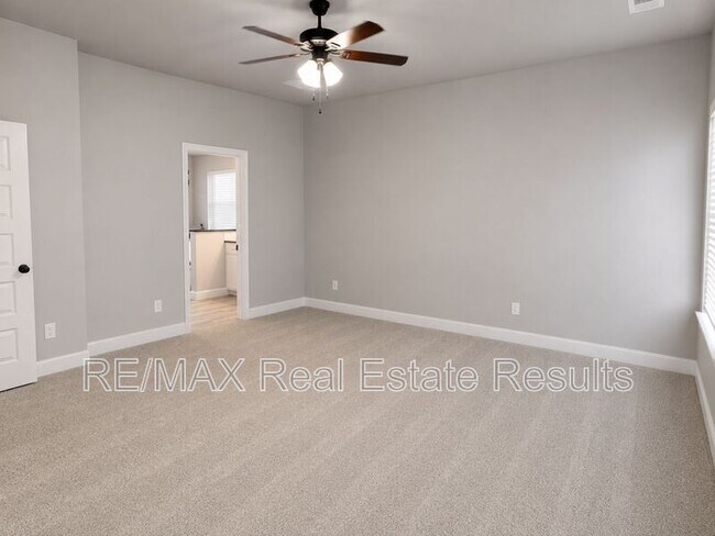 Building Photo - 511 Melrose Pl