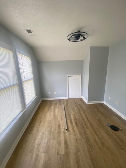 Building Photo - Room in House on Integrity Oaks Dr