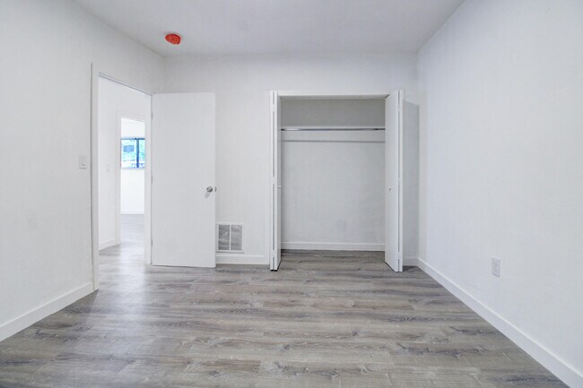 Building Photo - 1730 NE 170th St