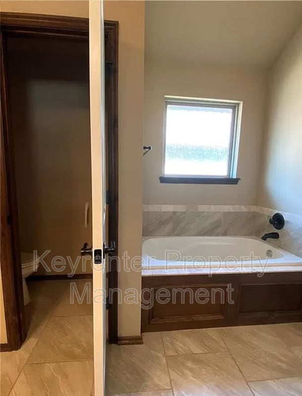 Building Photo - 1540 SW 95th St