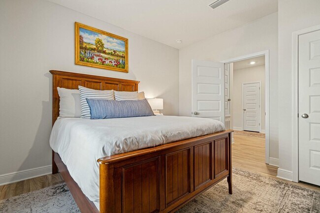 Building Photo - Modern Comfort Meets Scenic Serenity – 4 B...