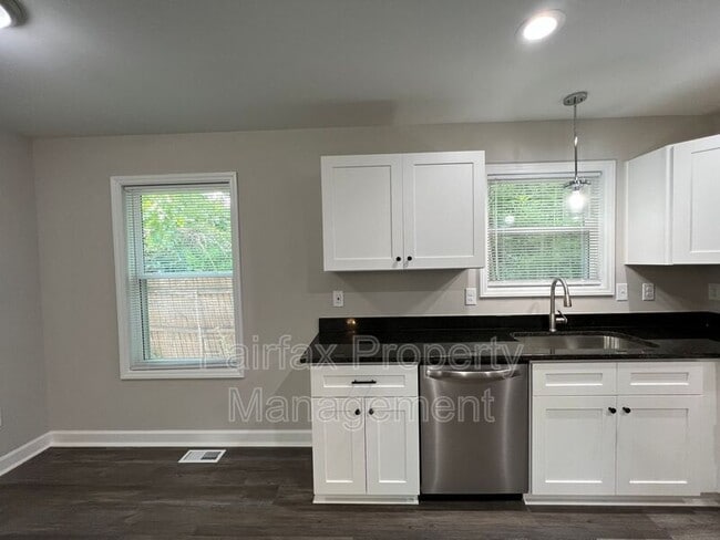 Building Photo - 223 N Briggs Ave