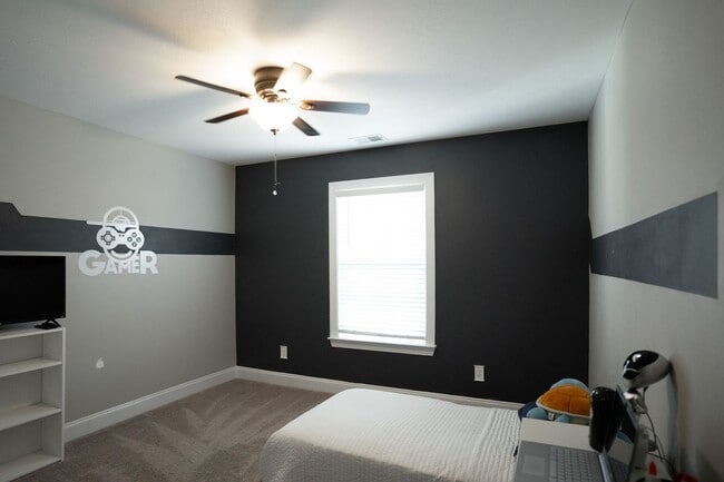 Building Photo - 657 Tree Top Trl