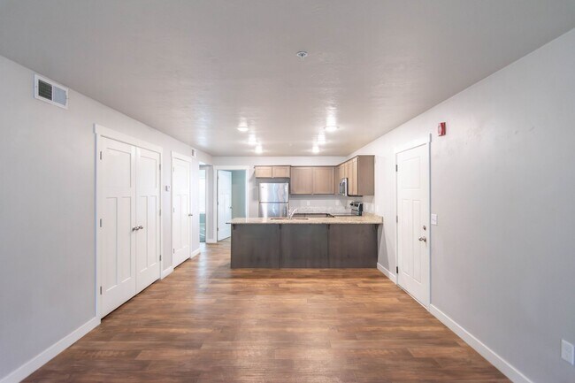 Building Photo - Lovely 3-Bed, 2-Bath Condos in the Distric...