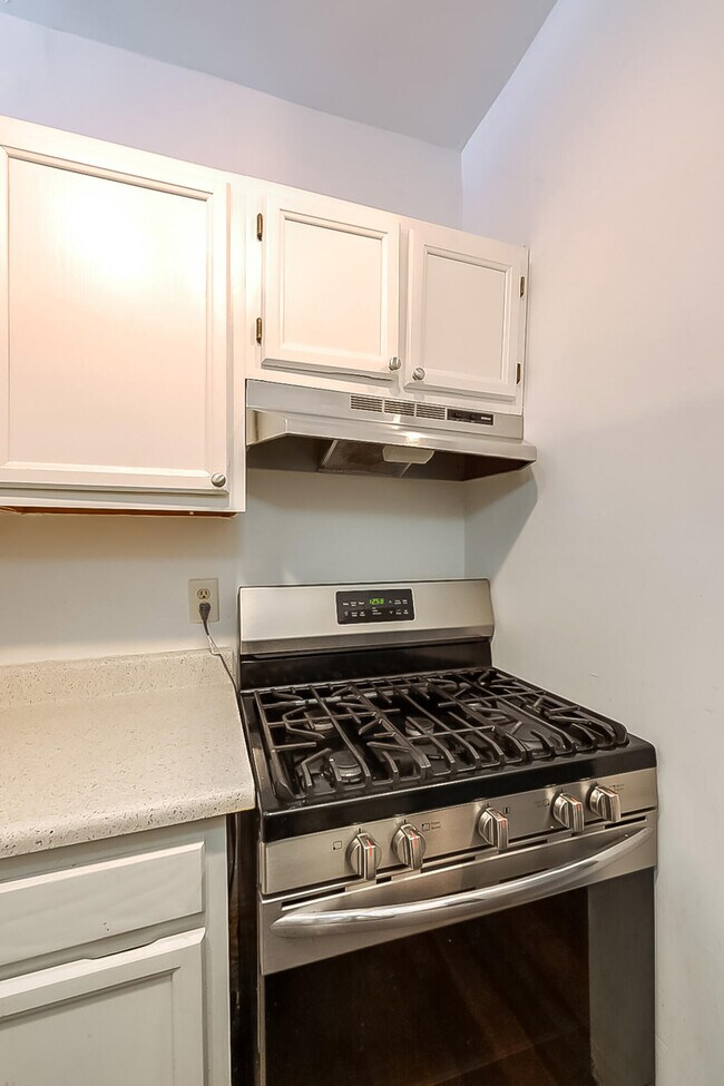 Building Photo - 377 S Upper St