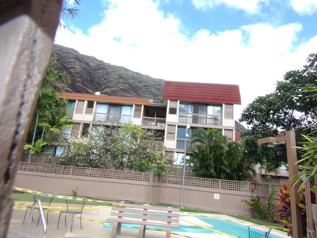 Building Photo - Recently updated 2 Bedroom 1 bath in the  ...