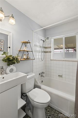 Building Photo - 556 S Canosa Ct