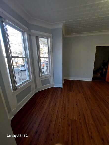 Building Photo - 253 Bowers St