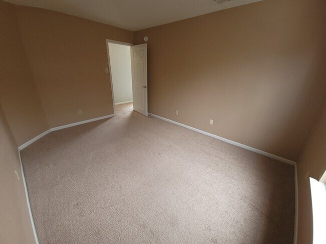 Building Photo - Exquisite Fishers Home