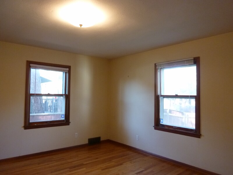 Building Photo - 719 E 35th Ave