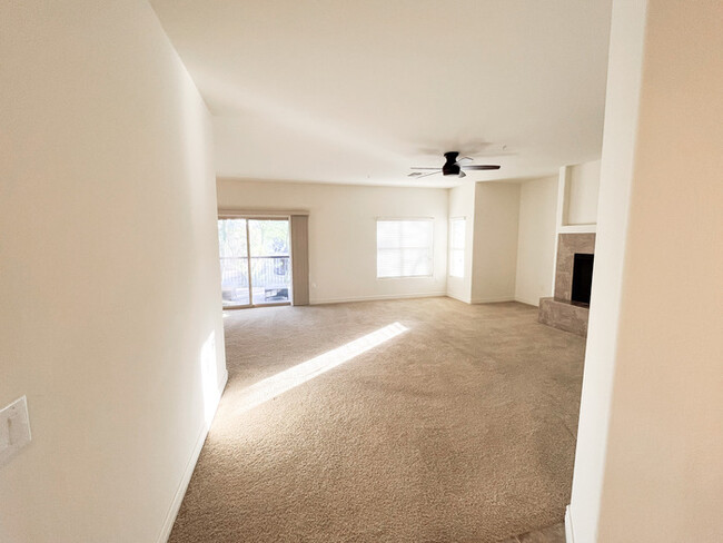 Building Photo - 3Bed/2.5Bath Townhouse at the 303 amd the ...