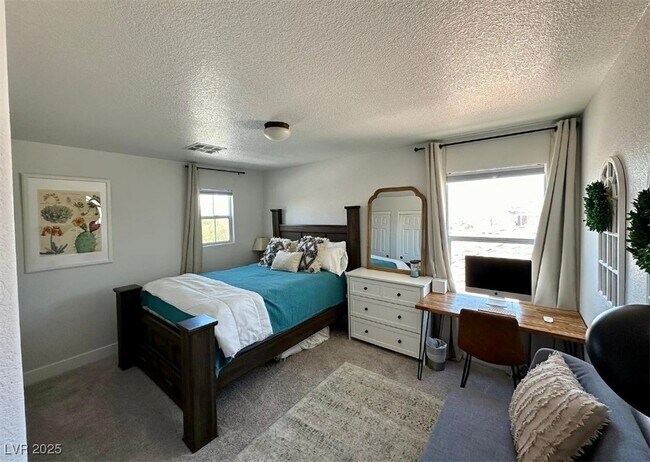 Building Photo - 11057 Village Ridge Ln
