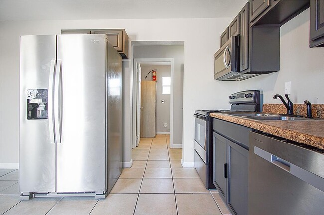 Building Photo - 1205 Ave F