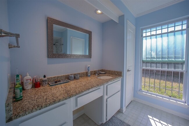 Building Photo - 9511 Sharpcrest St