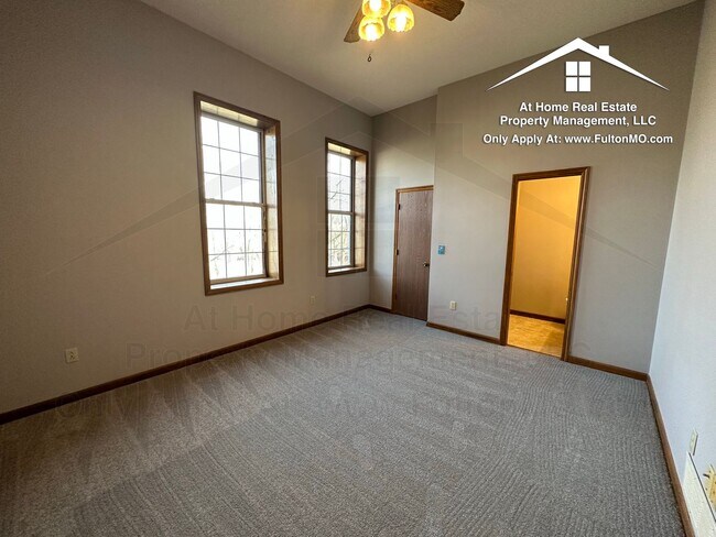 Building Photo - 101 East 10th Street, Apartment 13