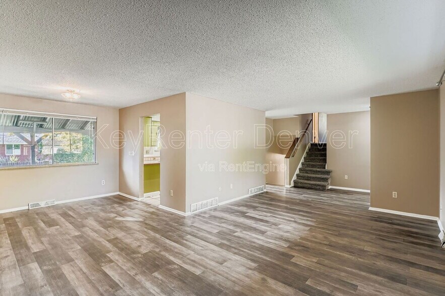 Building Photo - 6529 Van Gordon Ct