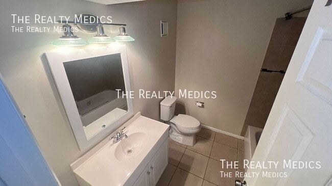 Building Photo - 2130 Forest Knoll Dr NE