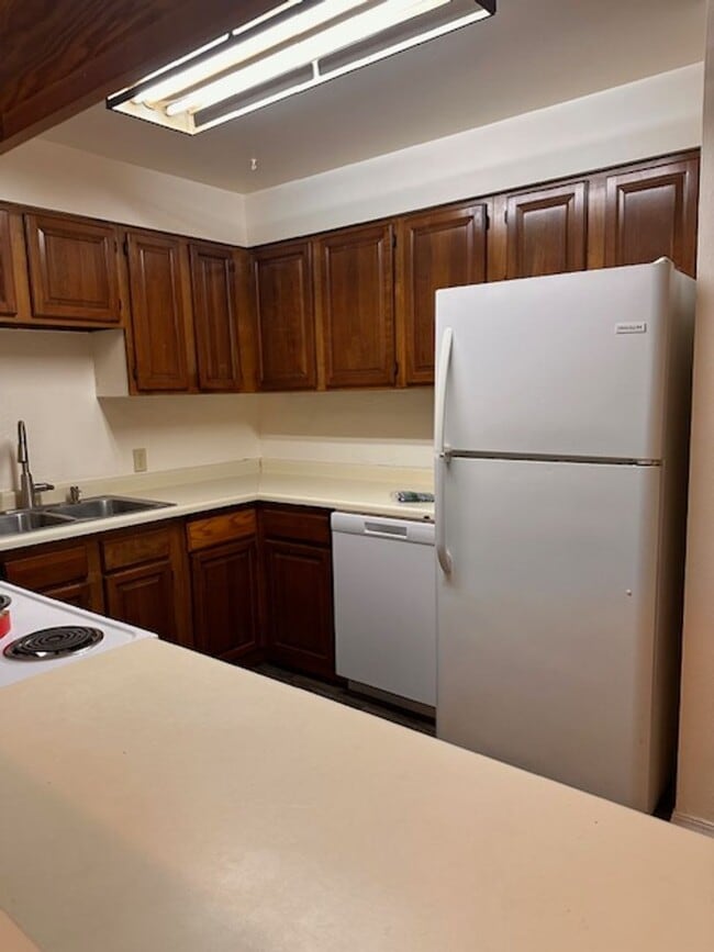 Building Photo - $500 Move-In Special | Kenton 3-Bed, 2-Bath Home with Yard & Washer/Dryer