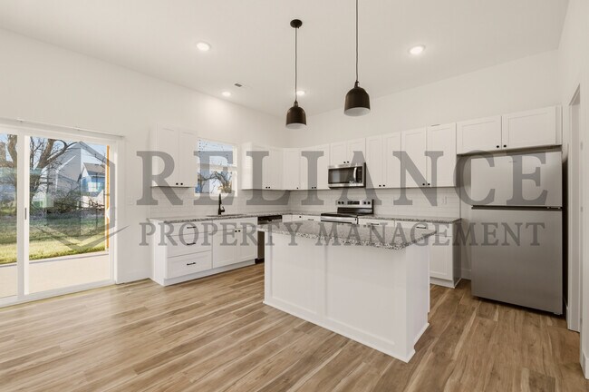 Building Photo - 601 Elmwood St