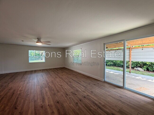 Building Photo - 10621 McGregor Blvd