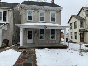Building Photo - 3 Bedroom 1.5 Bathroom Emmaus Single in th...