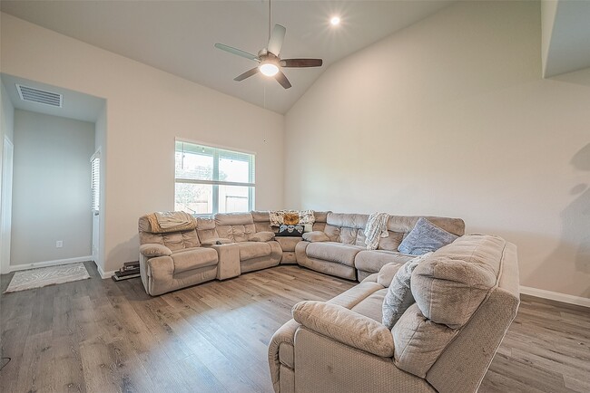 Building Photo - 1317 Mount Bassie Trl