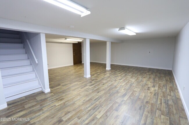 Building Photo - 709 Marys Dr